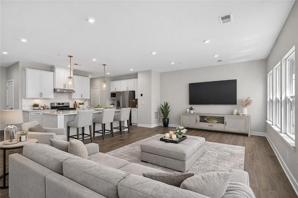 325 Enchanted Court