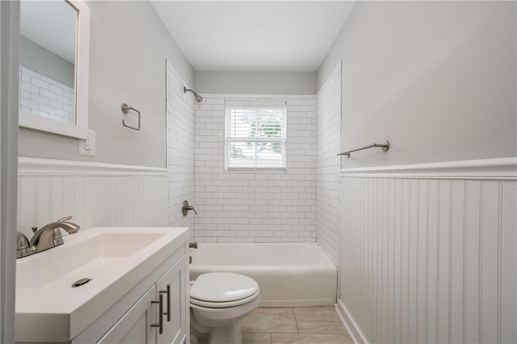 880 Saint Charles Avenue NE