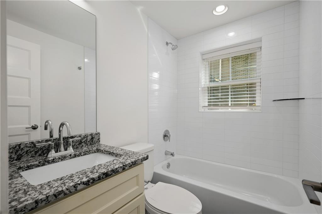 880 Saint Charles Avenue NE