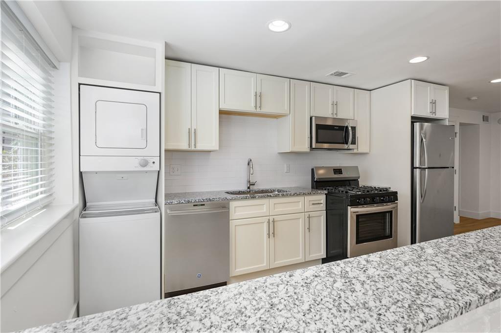 880 Saint Charles Avenue NE