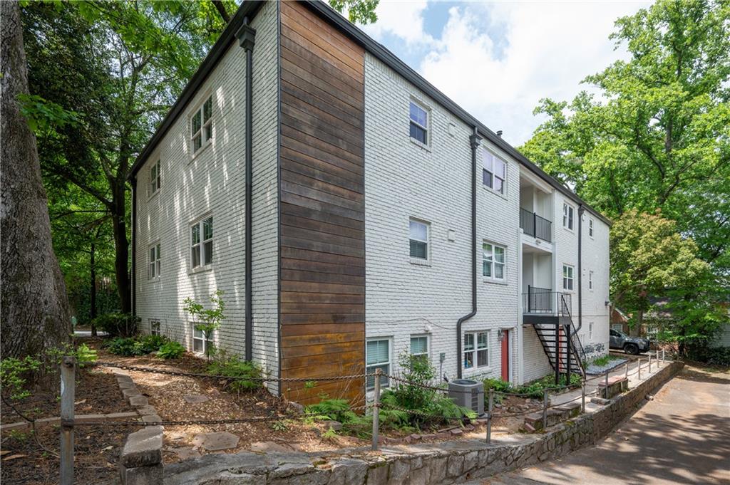 880 Saint Charles Avenue NE