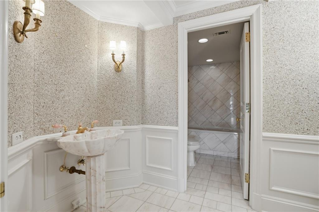 2660 Peachtree Road NW Unit 20G