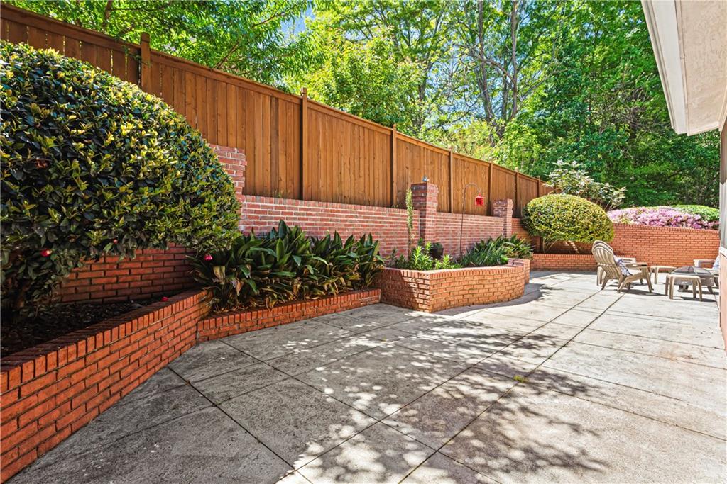 2521 Summeroak Drive