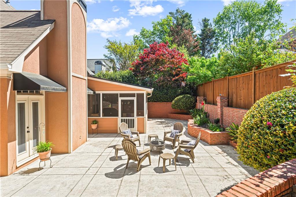 2521 Summeroak Drive