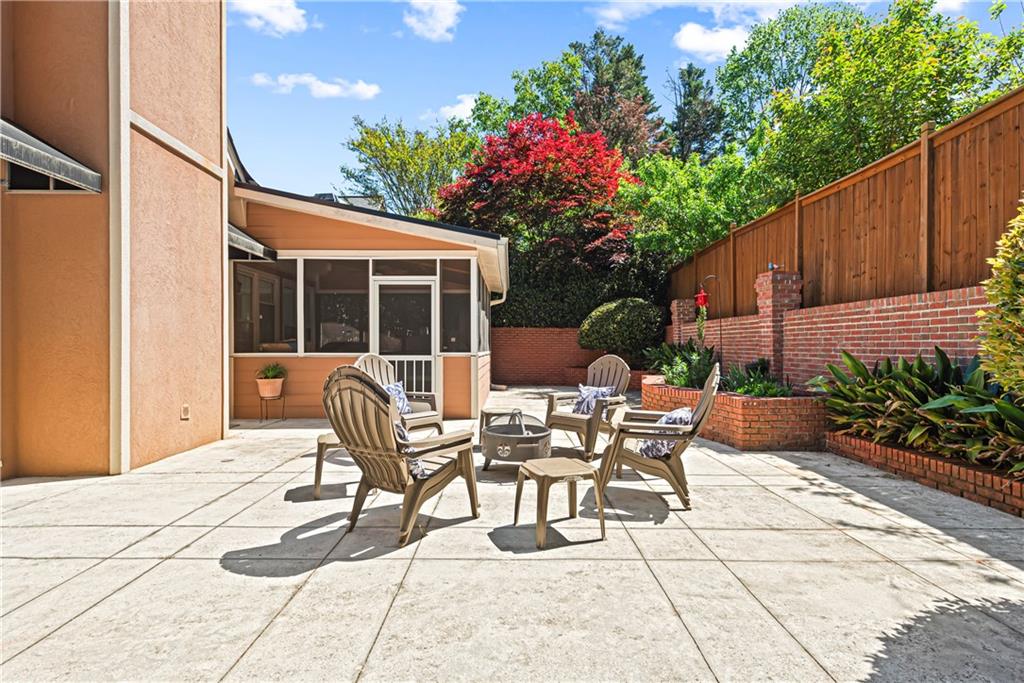 2521 Summeroak Drive