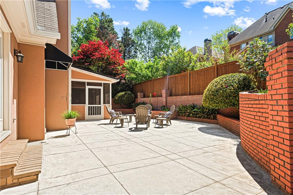 2521 Summeroak Drive
