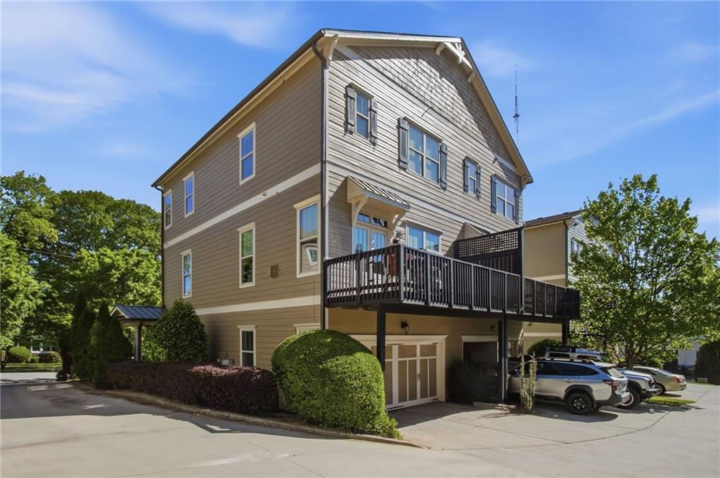 651 East Avenue NE Unit B