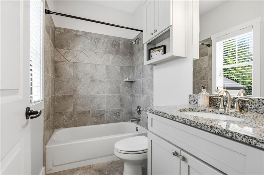 651 East Avenue NE Unit B