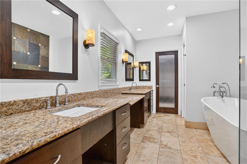 1190 W Wesley Road NW