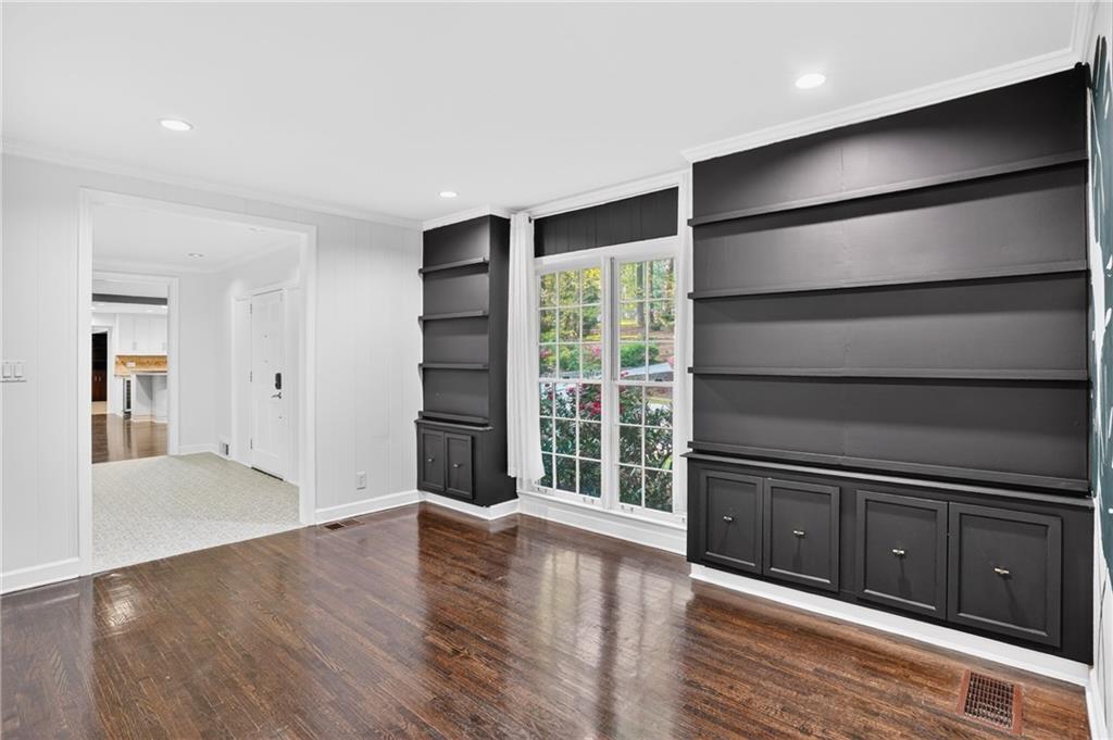 1190 W Wesley Road NW