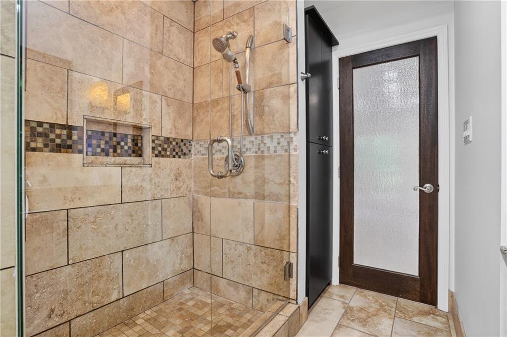 1190 W Wesley Road NW