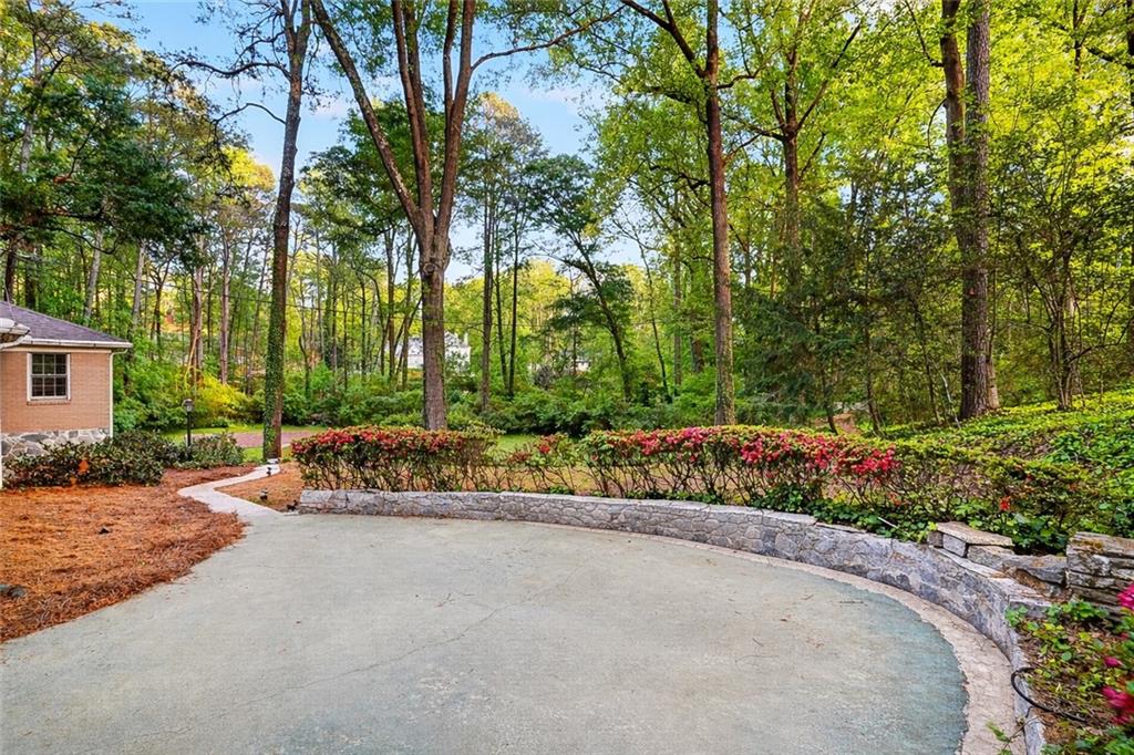 1190 W Wesley Road NW