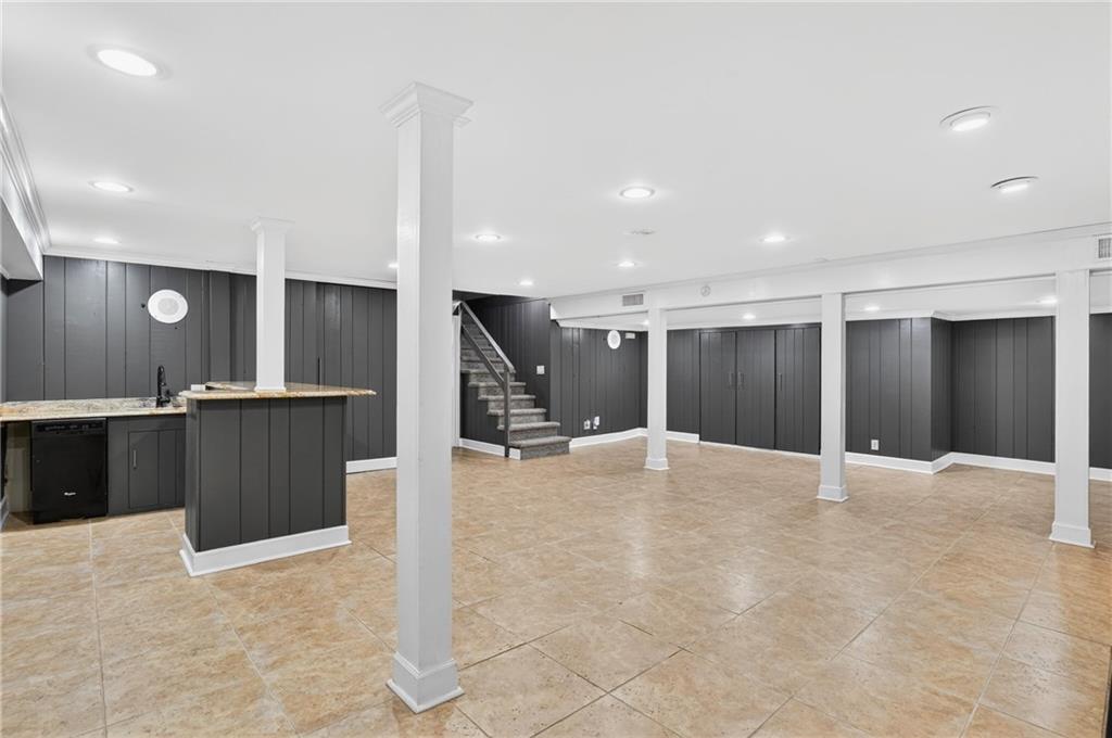 1190 W Wesley Road NW