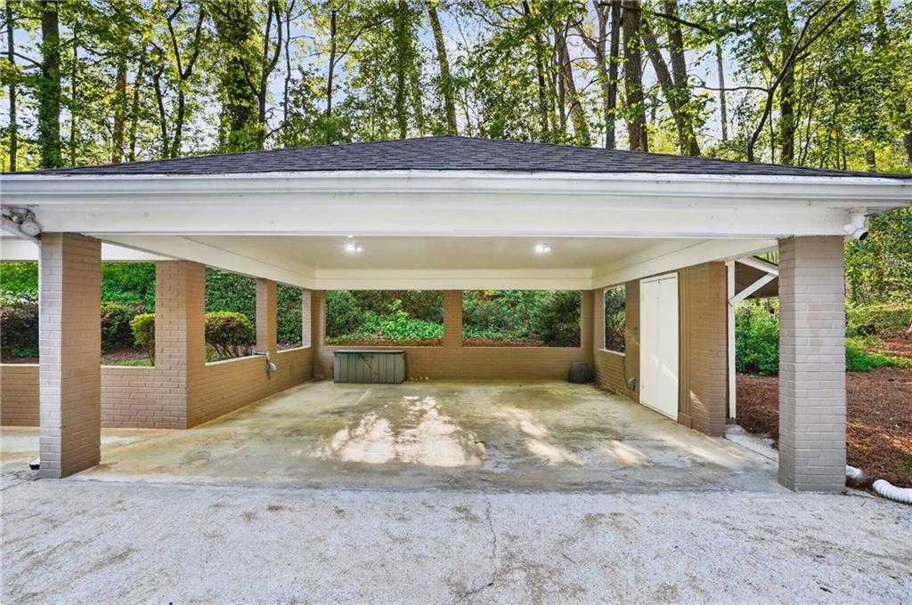 1190 W Wesley Road NW