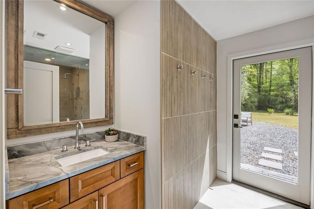 17 Interlochen NE