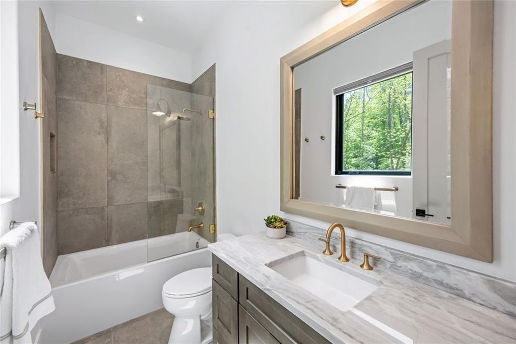 17 Interlochen NE
