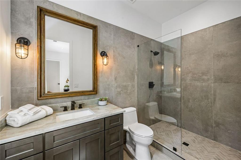 17 Interlochen NE
