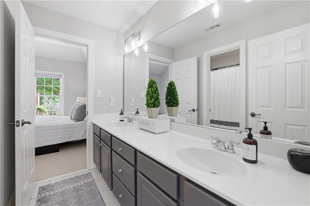 2340 Gladstone Place