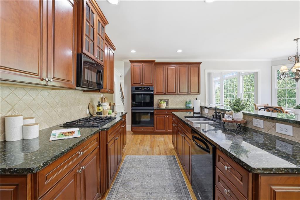 2340 Gladstone Place