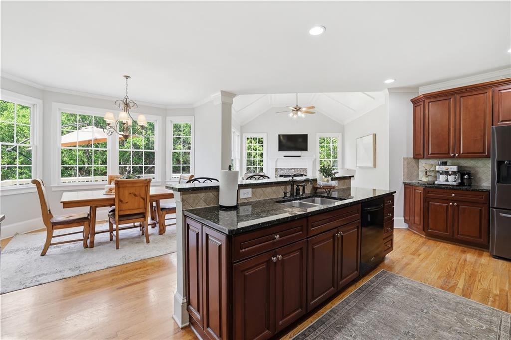 2340 Gladstone Place