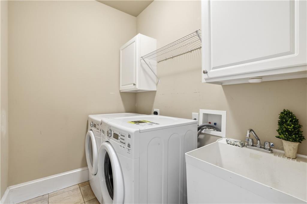 2340 Gladstone Place