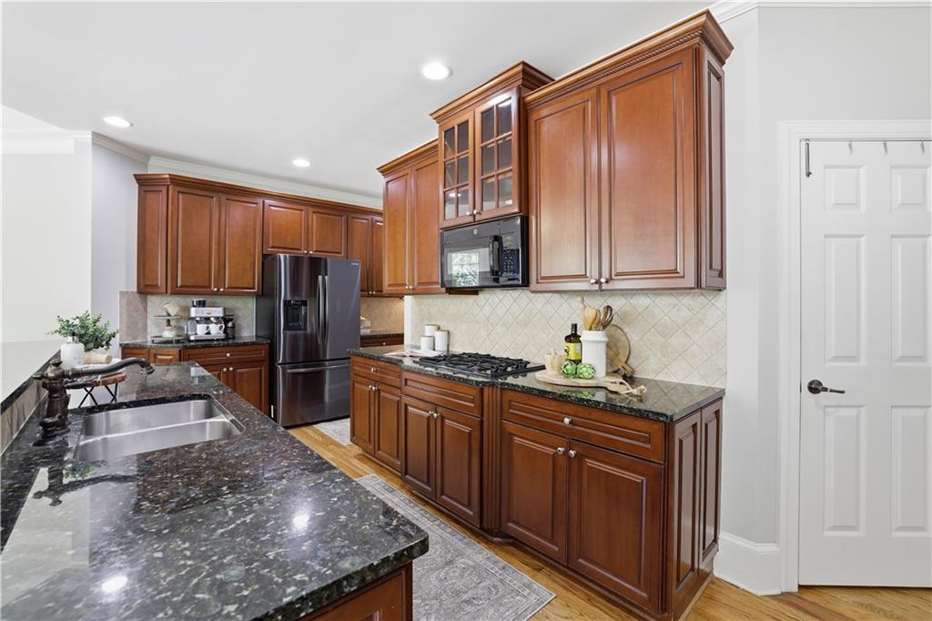 2340 Gladstone Place