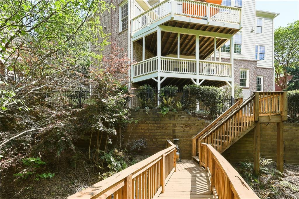 2340 Gladstone Place