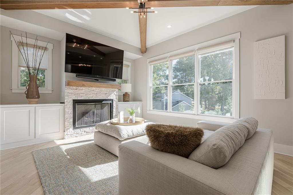 730 Summit Terrace NE