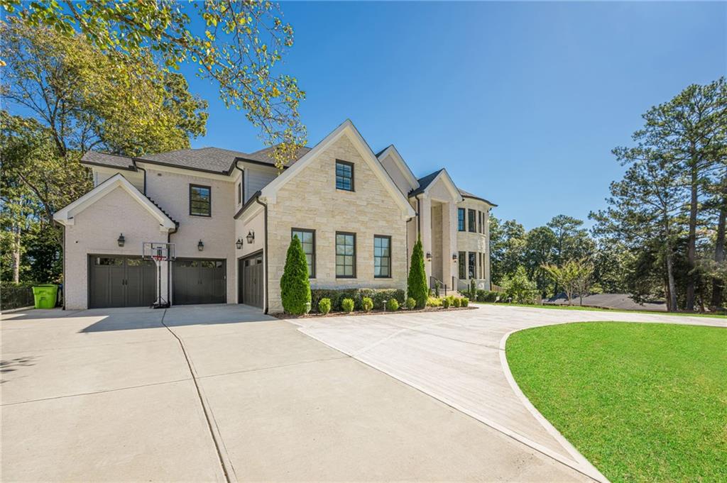 730 Summit Terrace NE