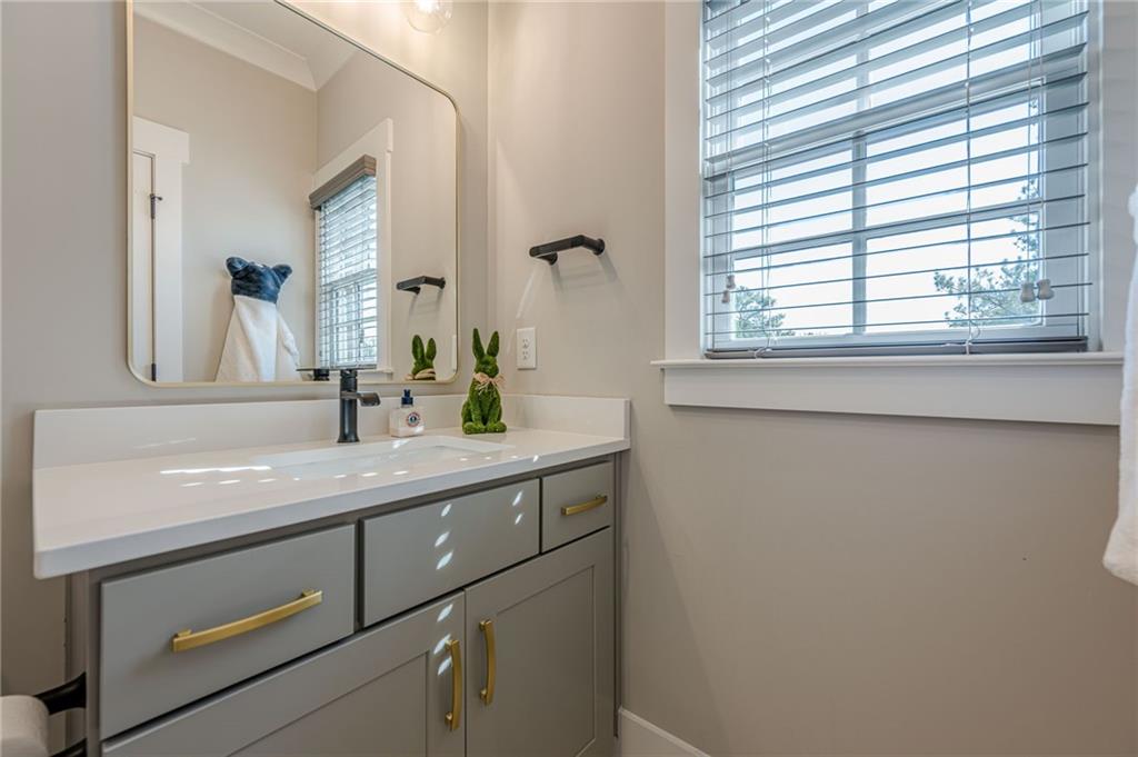 730 Summit Terrace NE