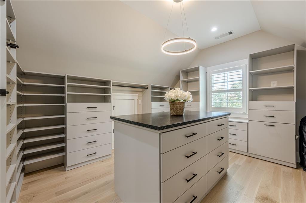 730 Summit Terrace NE