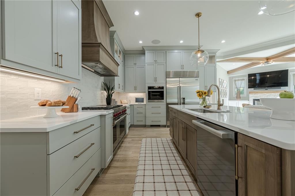 730 Summit Terrace NE