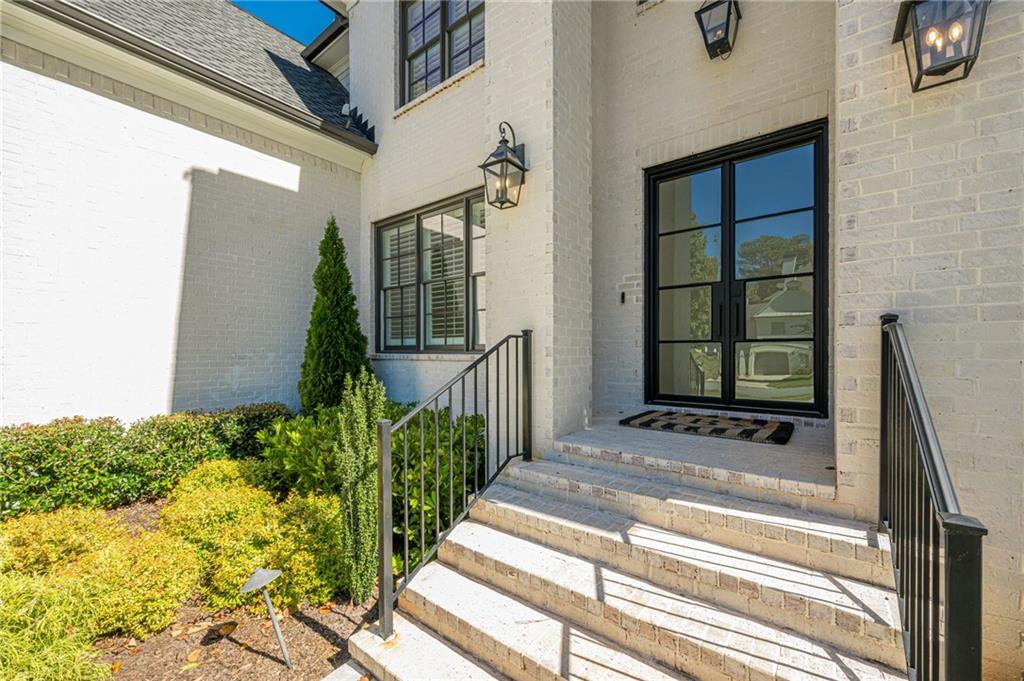 730 Summit Terrace NE