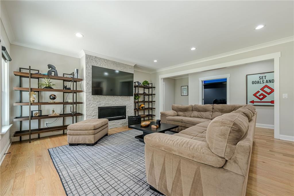 730 Summit Terrace NE