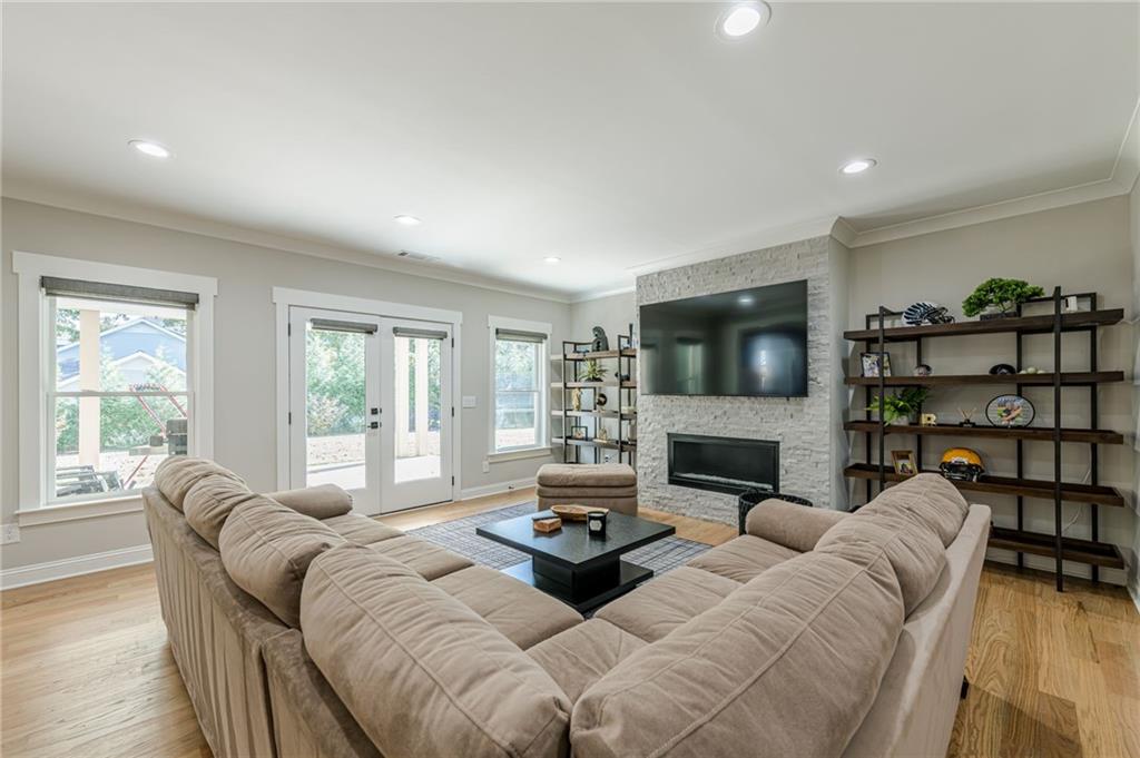 730 Summit Terrace NE