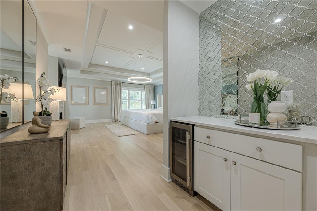 730 Summit Terrace NE