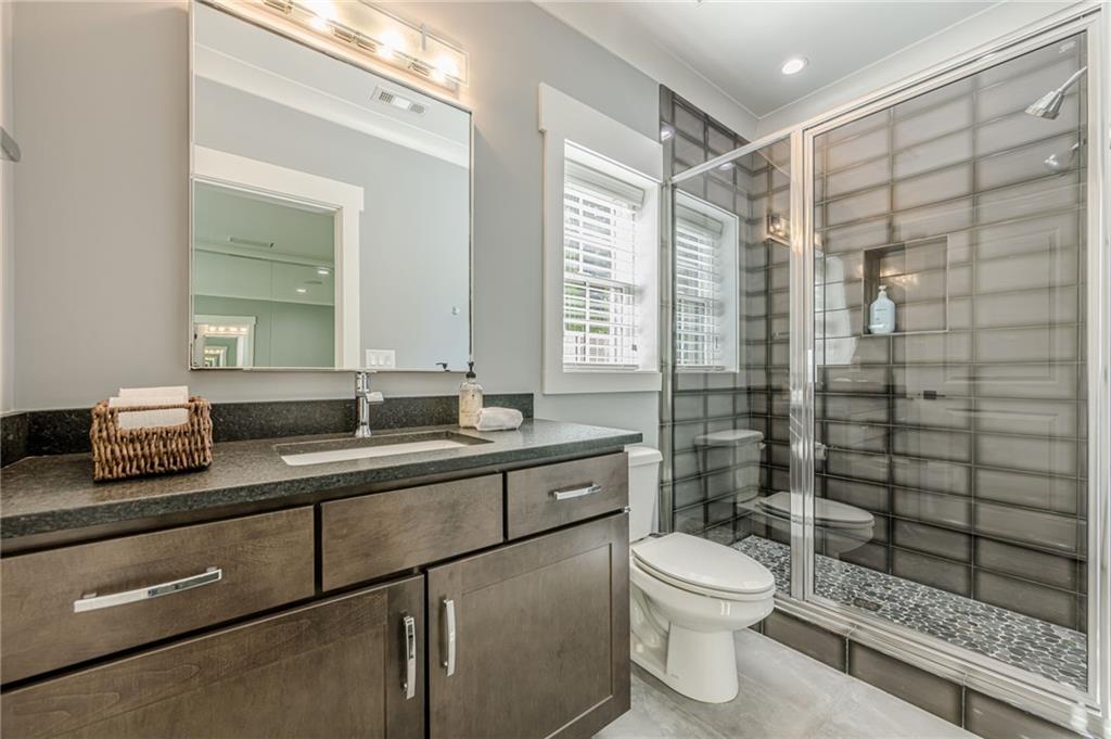 730 Summit Terrace NE