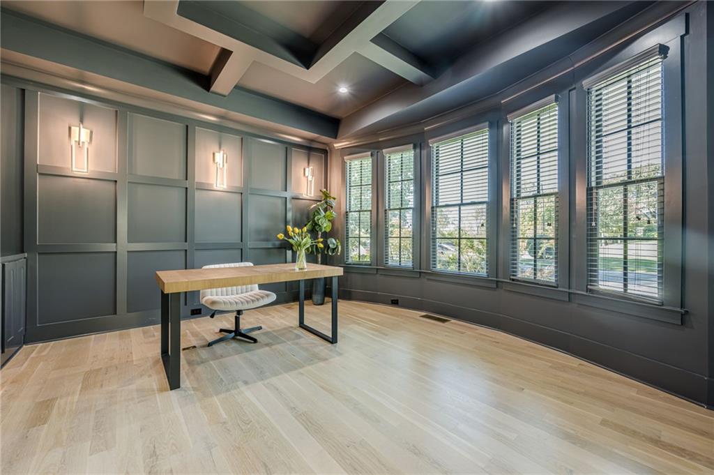 730 Summit Terrace NE