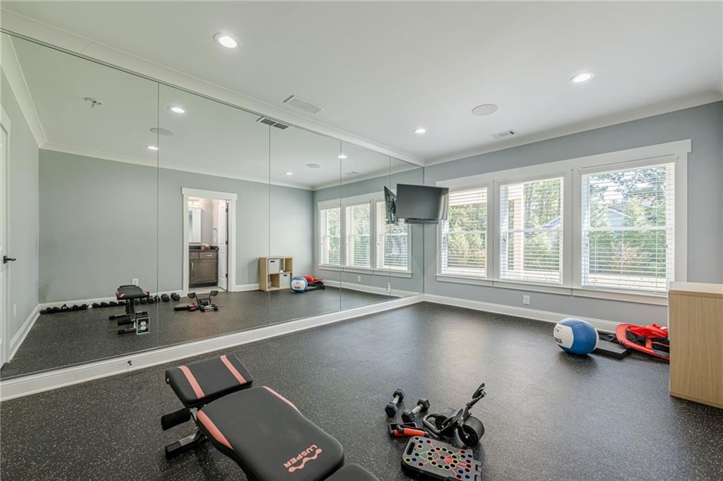 730 Summit Terrace NE