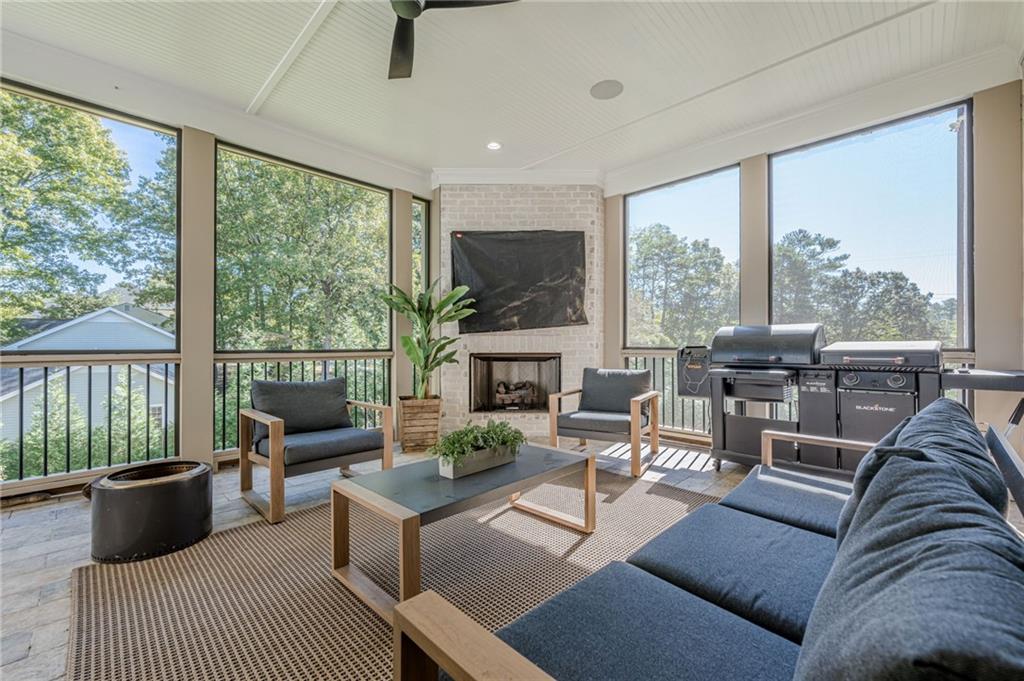 730 Summit Terrace NE