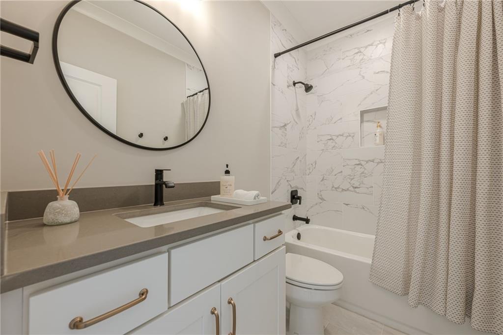 730 Summit Terrace NE