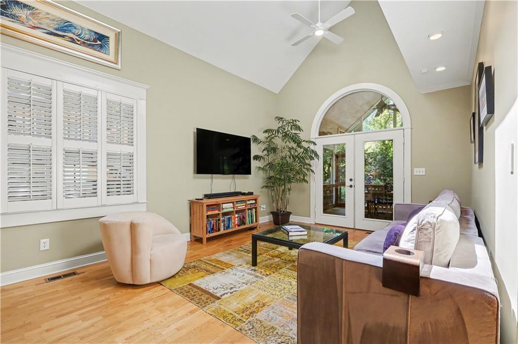 827 Highland Terrace NE