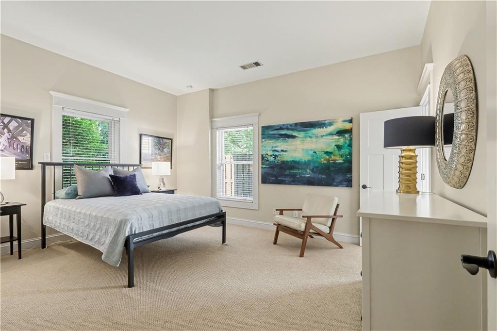 827 Highland Terrace NE