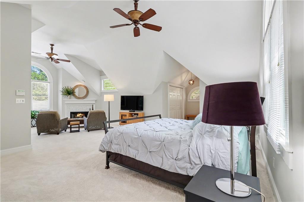 827 Highland Terrace NE