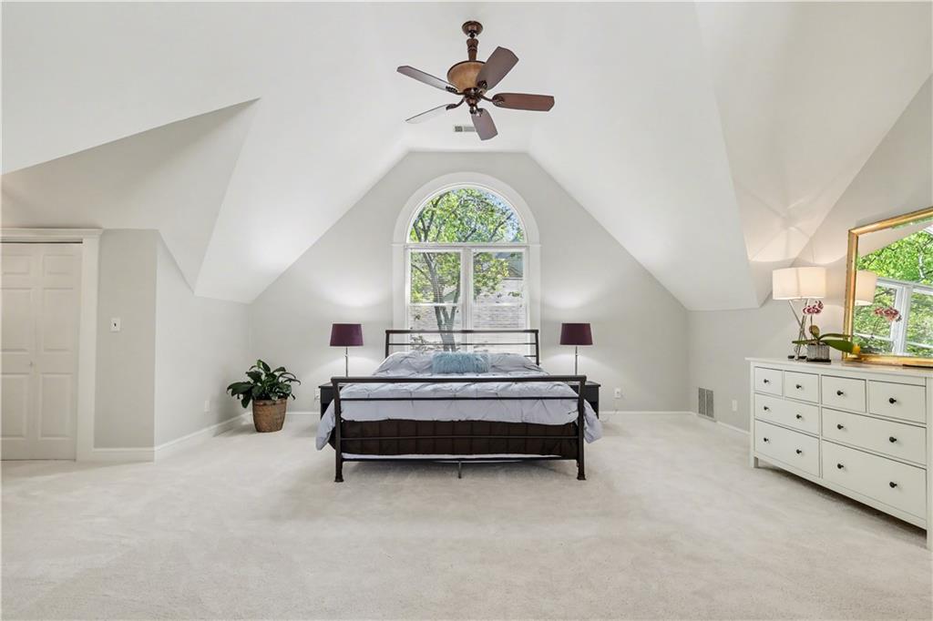 827 Highland Terrace NE