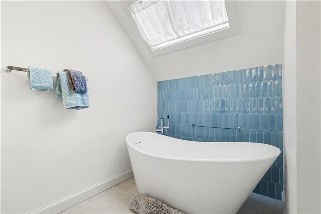 827 Highland Terrace NE