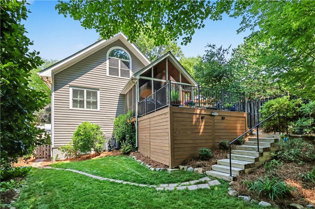 827 Highland Terrace NE