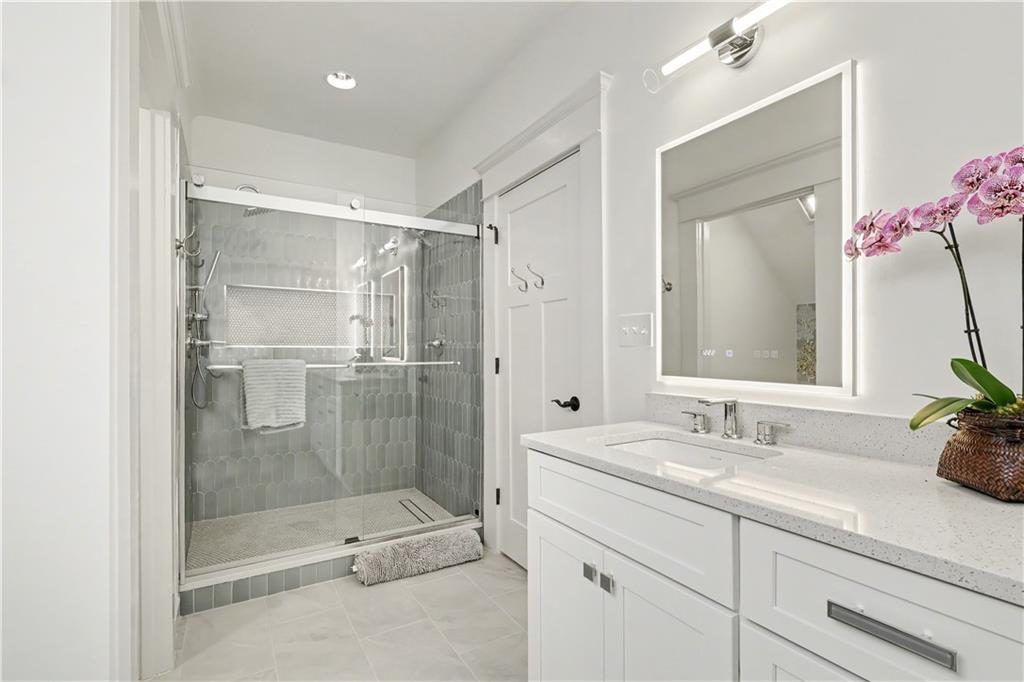 827 Highland Terrace NE