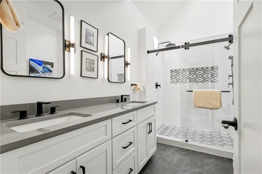 827 Highland Terrace NE