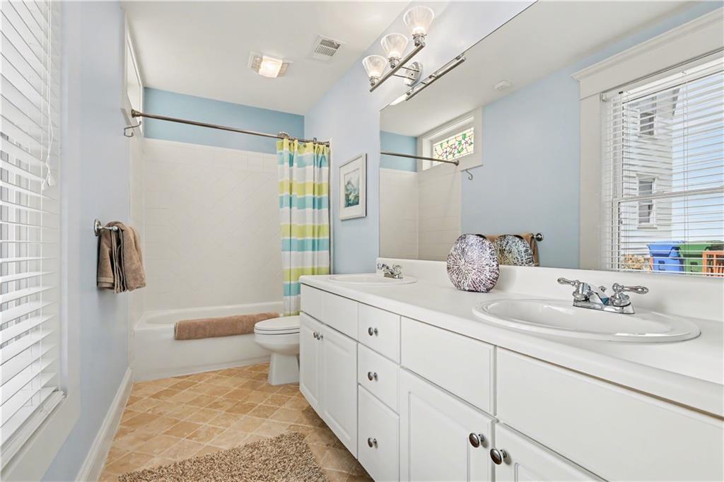 827 Highland Terrace NE